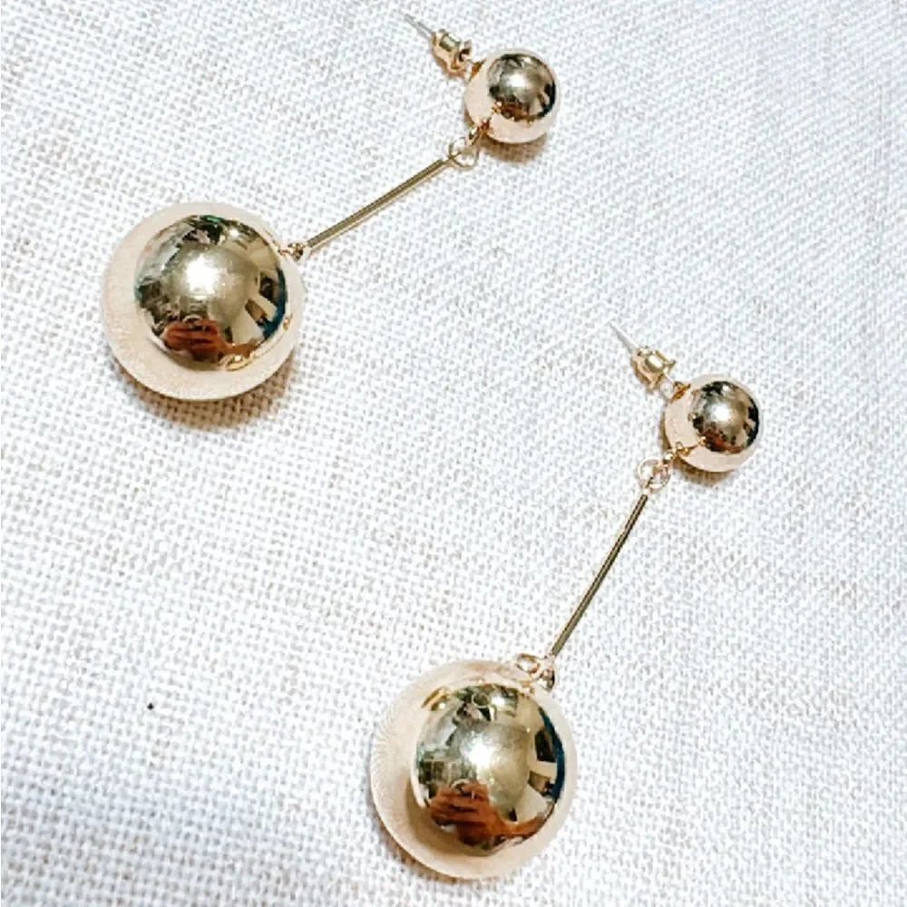 Gold dangle ball earrings N572